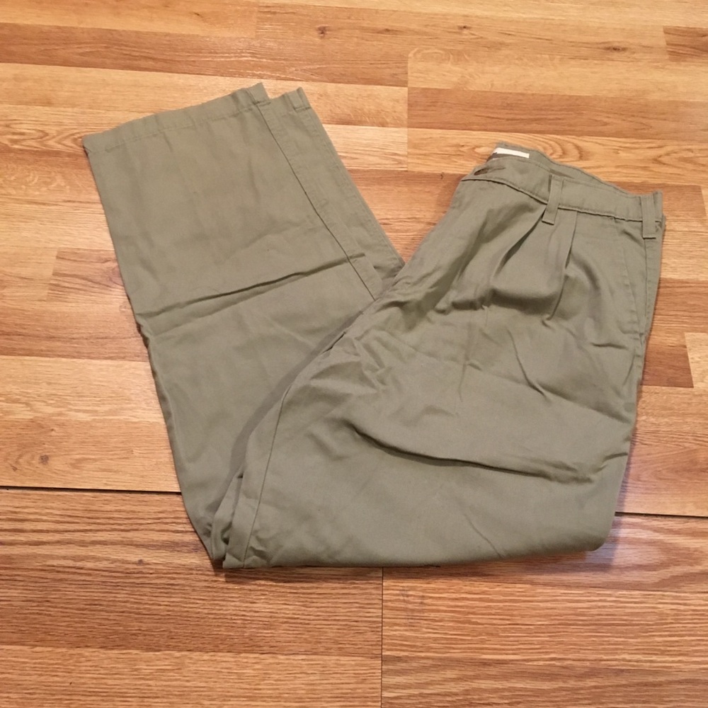 Dockers Khaki Pants Size 33/30.